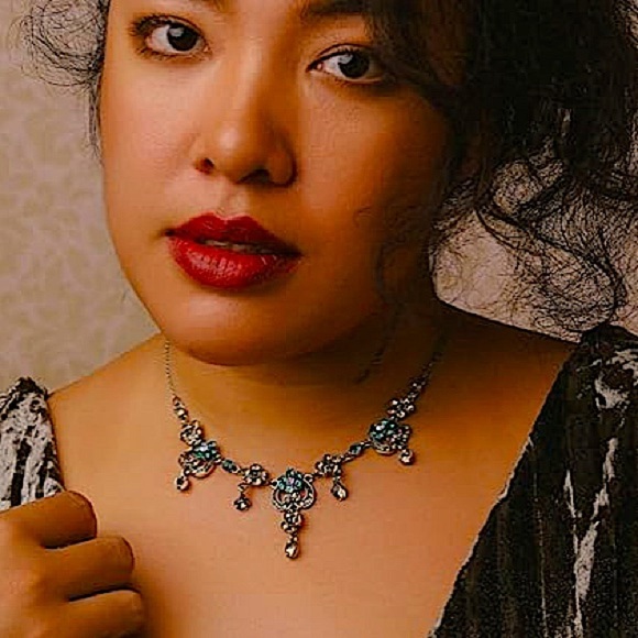 Medieval Vintage Love Flower Pendant Necklace Blue Sparkling Sapphire Stones - Picture 10 of 15